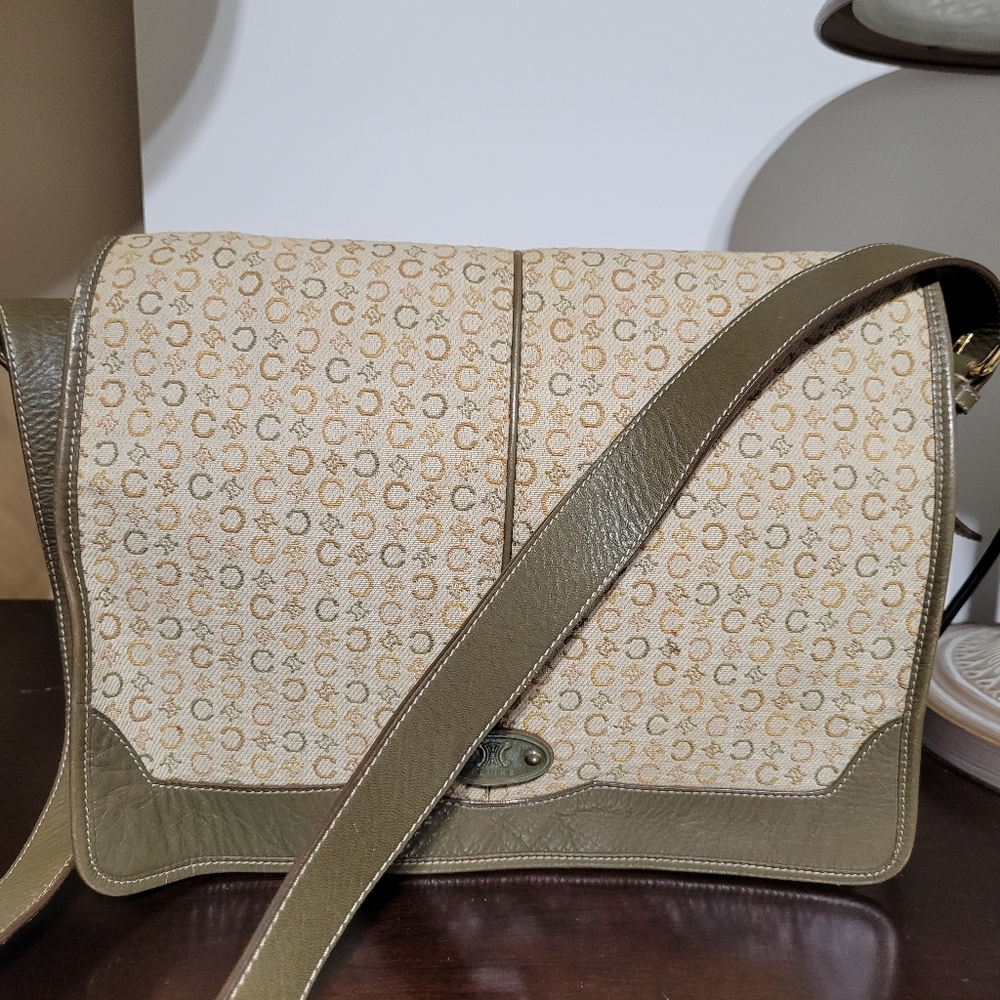 Authentic CELINE Messenger/crossbody